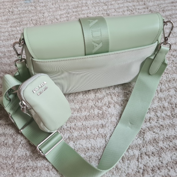 PRADA - Picture 4 of 7